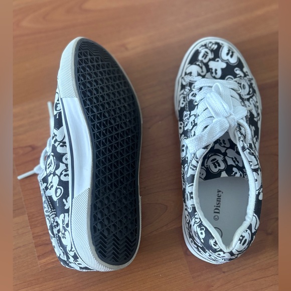 Disney Mickey Mouse print walking sneakers size 7. Like new! Only worn once - Picture 2 of 4